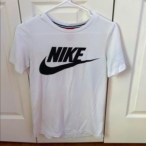 White Nike XS T-Shirt